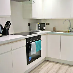 https://beautiful-flat-in-london-close-to-canary-wharf-excel.cambridgehotelsuk.com